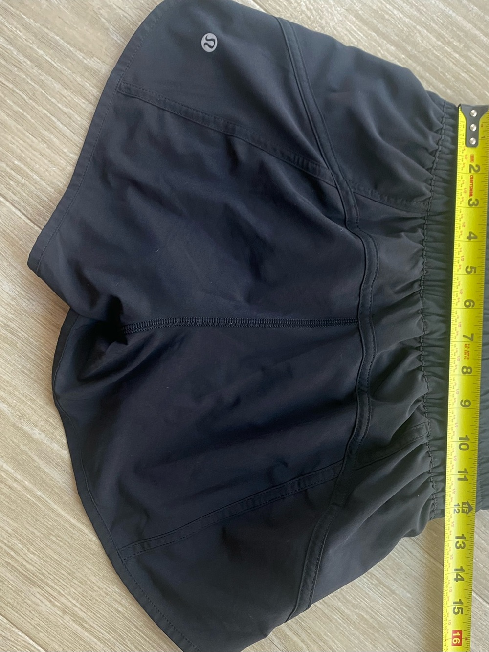 Lululemon Hotty Hot Low-Rise Lined Shorts Black Size 6 Athletic Running - Picture 2 of 7